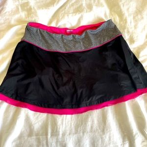 Women’s tennis skirt. Size L